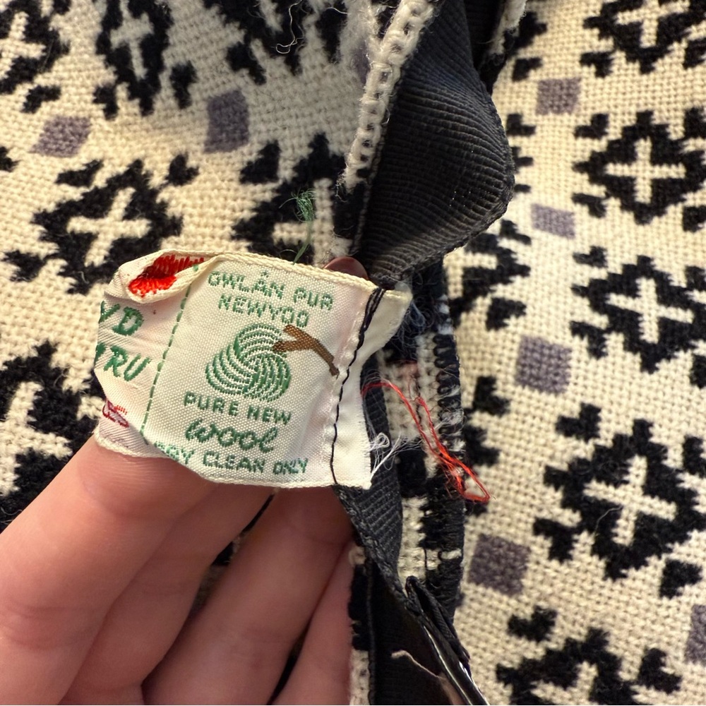 Vintage Black and Cream Mini Skirt. Freshly drycleaned. - Picture 4 of 5